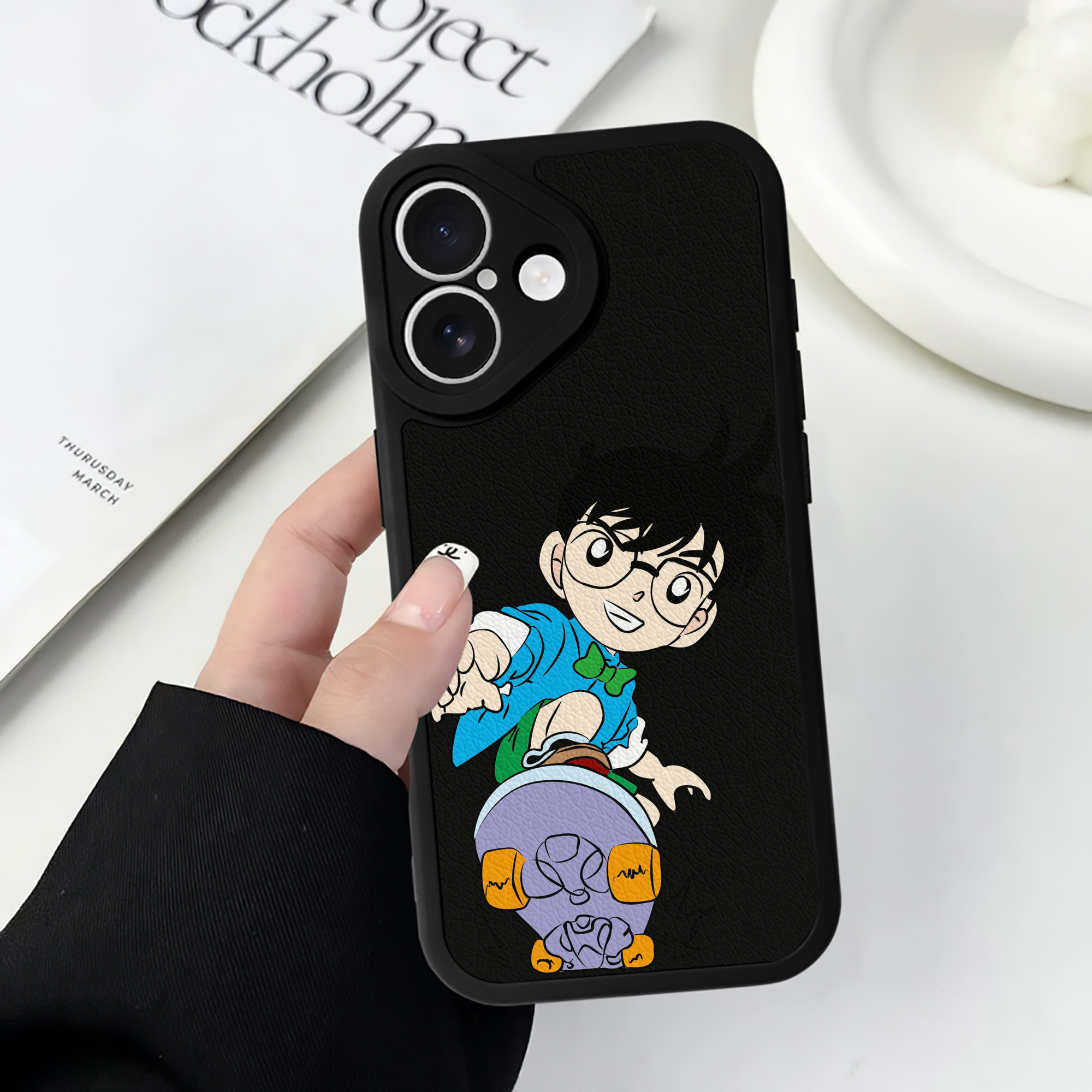 （画像用） 名探偵コナン 江戸川 コナン Detective Conan Conan Edogawa 【iPhone 16シリーズ対応】シリコンスマホケース（レザー調） 材質：シリコン